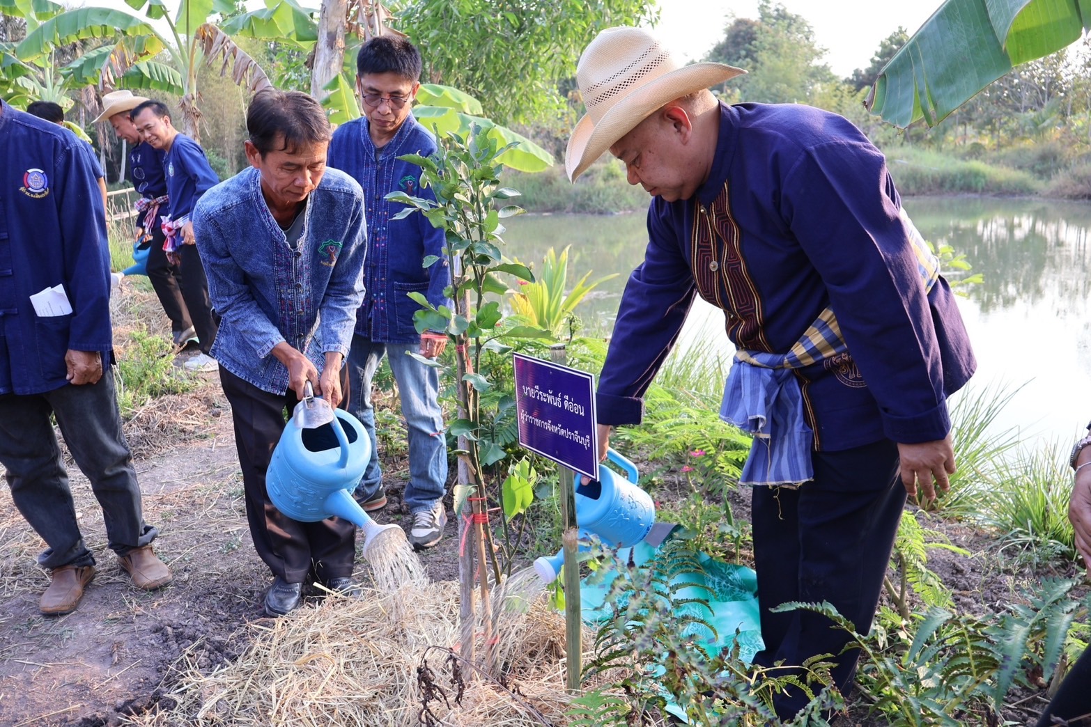 ท่านผู้ว่าราชการจังหวัดปราจีนบุรี เป็นประธานในพิธีแถลงข่าวแก้ไขปัญหาฝุ่น PM2.5 ร่วมกับหน่วยงานสังกัดกระทรวงเกษตรและสหกรณ์ และเครือข่ายโคก หนอง นา จังหวัดปราจีนบุรี อย่างยั่งยืน