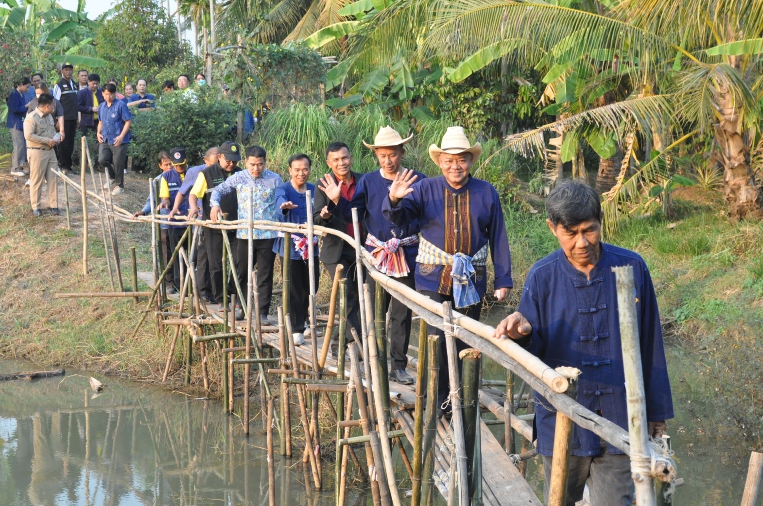 ท่านผู้ว่าราชการจังหวัดปราจีนบุรี เป็นประธานในพิธีแถลงข่าวแก้ไขปัญหาฝุ่น PM2.5 ร่วมกับหน่วยงานสังกัดกระทรวงเกษตรและสหกรณ์ และเครือข่ายโคก หนอง นา จังหวัดปราจีนบุรี อย่างยั่งยืน