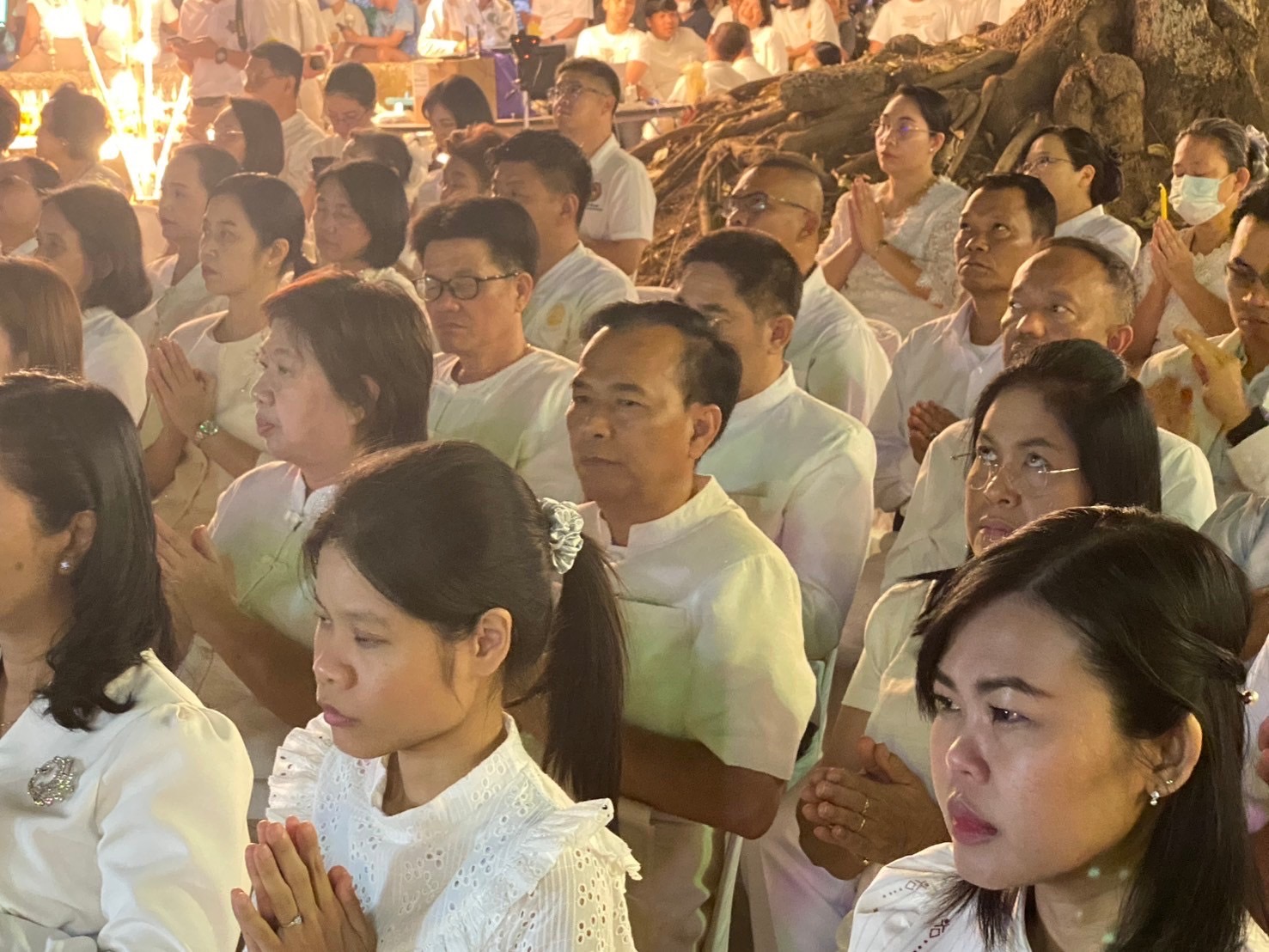 พจ.ปราจีนบุรี ร่วมพิธีเวียนเทียนสักการะรอยพระพุทธบาทคู่  ในวันมาฆบูชา วันสำคัญทางพระพุทธศาสนา เทศกาลมาฆปูรมีศรีปราจีน ครั้งที่ 39