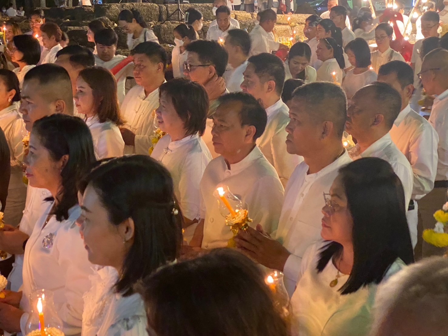 พจ.ปราจีนบุรี ร่วมพิธีเวียนเทียนสักการะรอยพระพุทธบาทคู่  ในวันมาฆบูชา วันสำคัญทางพระพุทธศาสนา เทศกาลมาฆปูรมีศรีปราจีน ครั้งที่ 39