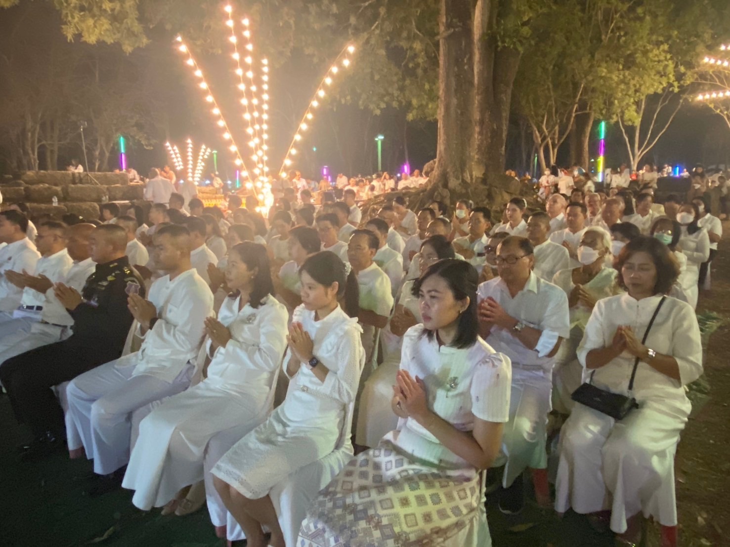 พจ.ปราจีนบุรี ร่วมพิธีเวียนเทียนสักการะรอยพระพุทธบาทคู่  ในวันมาฆบูชา วันสำคัญทางพระพุทธศาสนา เทศกาลมาฆปูรมีศรีปราจีน ครั้งที่ 39