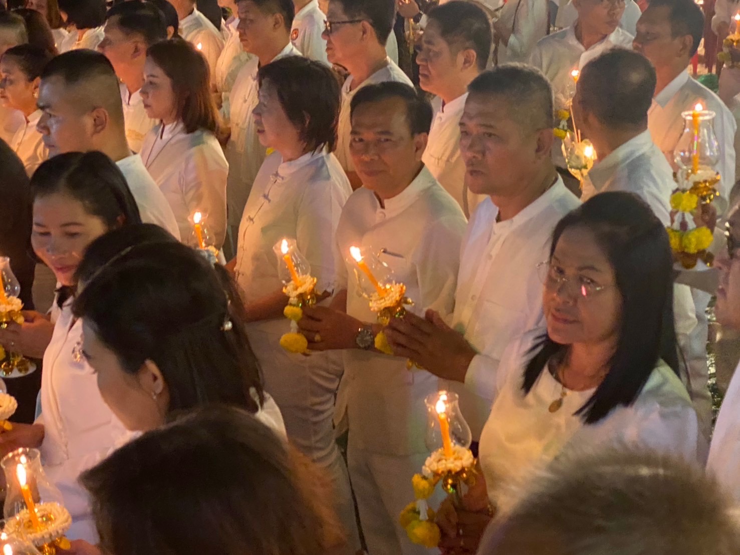 พจ.ปราจีนบุรี ร่วมพิธีเวียนเทียนสักการะรอยพระพุทธบาทคู่  ในวันมาฆบูชา วันสำคัญทางพระพุทธศาสนา เทศกาลมาฆปูรมีศรีปราจีน ครั้งที่ 39