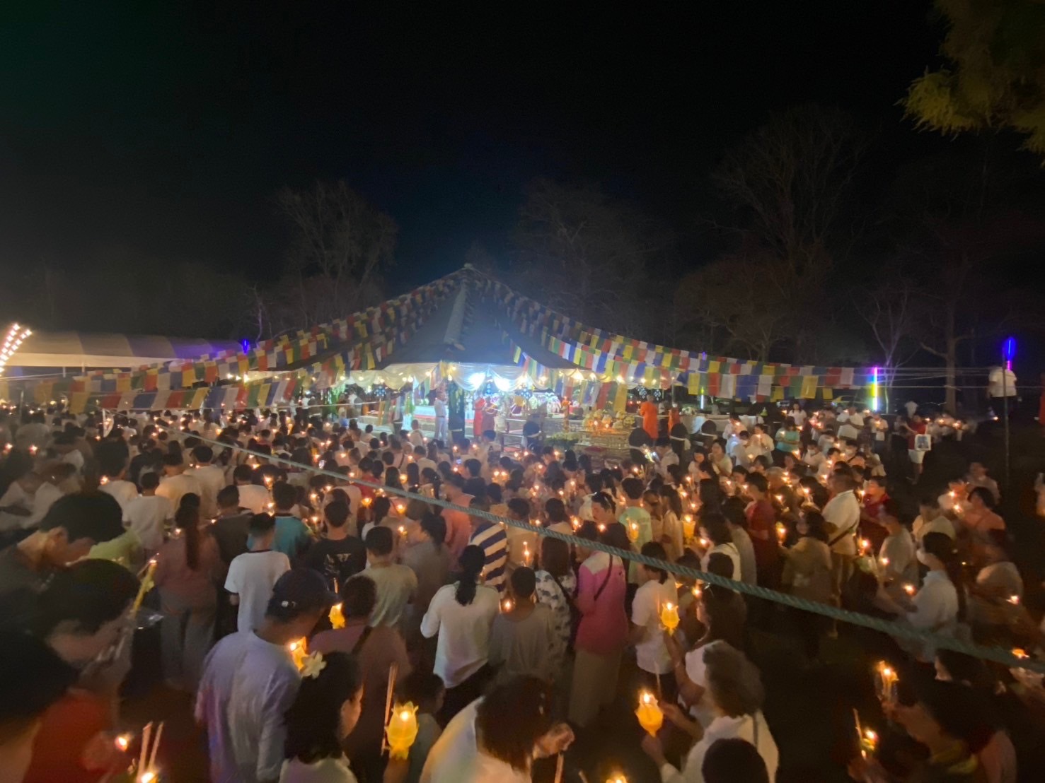 พจ.ปราจีนบุรี ร่วมพิธีเวียนเทียนสักการะรอยพระพุทธบาทคู่  ในวันมาฆบูชา วันสำคัญทางพระพุทธศาสนา เทศกาลมาฆปูรมีศรีปราจีน ครั้งที่ 39