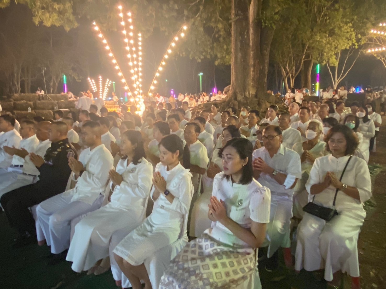 พจ.ปราจีนบุรี ร่วมพิธีเวียนเทียนสักการะรอยพระพุทธบาทคู่  ในวันมาฆบูชา วันสำคัญทางพระพุทธศาสนา เทศกาลมาฆปูรมีศรีปราจีน ครั้งที่ 39
