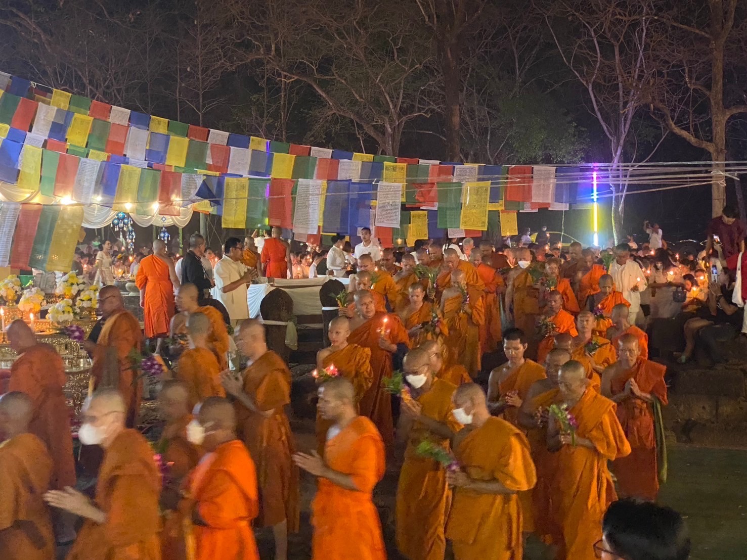 พจ.ปราจีนบุรี ร่วมพิธีเวียนเทียนสักการะรอยพระพุทธบาทคู่  ในวันมาฆบูชา วันสำคัญทางพระพุทธศาสนา เทศกาลมาฆปูรมีศรีปราจีน ครั้งที่ 39
