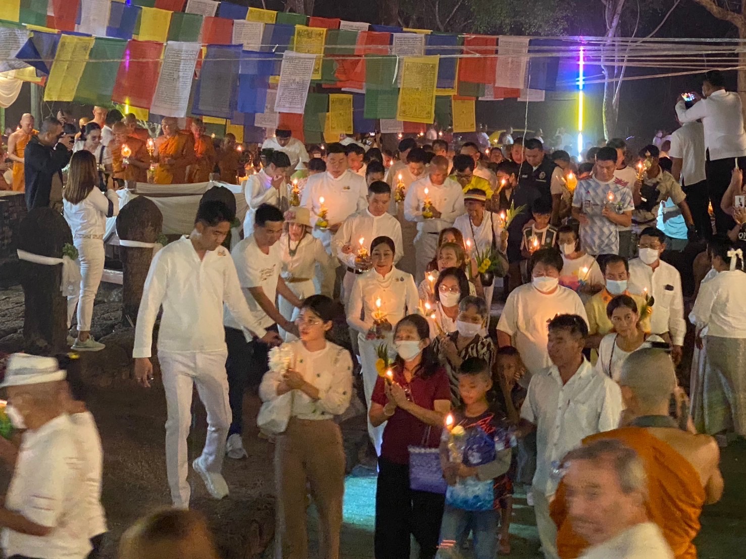 พจ.ปราจีนบุรี ร่วมพิธีเวียนเทียนสักการะรอยพระพุทธบาทคู่  ในวันมาฆบูชา วันสำคัญทางพระพุทธศาสนา เทศกาลมาฆปูรมีศรีปราจีน ครั้งที่ 39