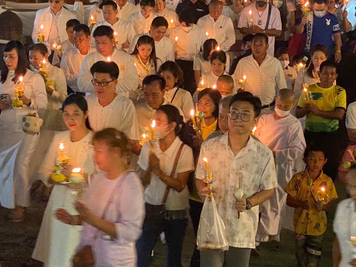 พจ.ปราจีนบุรี ร่วมพิธีเวียนเทียนสักการะรอยพระพุทธบาทคู่  ในวันมาฆบูชา วันสำคัญทางพระพุทธศาสนา เทศกาลมาฆปูรมีศรีปราจีน ครั้งที่ 39