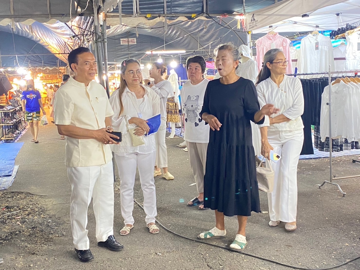 พจ.ปราจีนบุรี ร่วมพิธีเวียนเทียนสักการะรอยพระพุทธบาทคู่  ในวันมาฆบูชา วันสำคัญทางพระพุทธศาสนา เทศกาลมาฆปูรมีศรีปราจีน ครั้งที่ 39