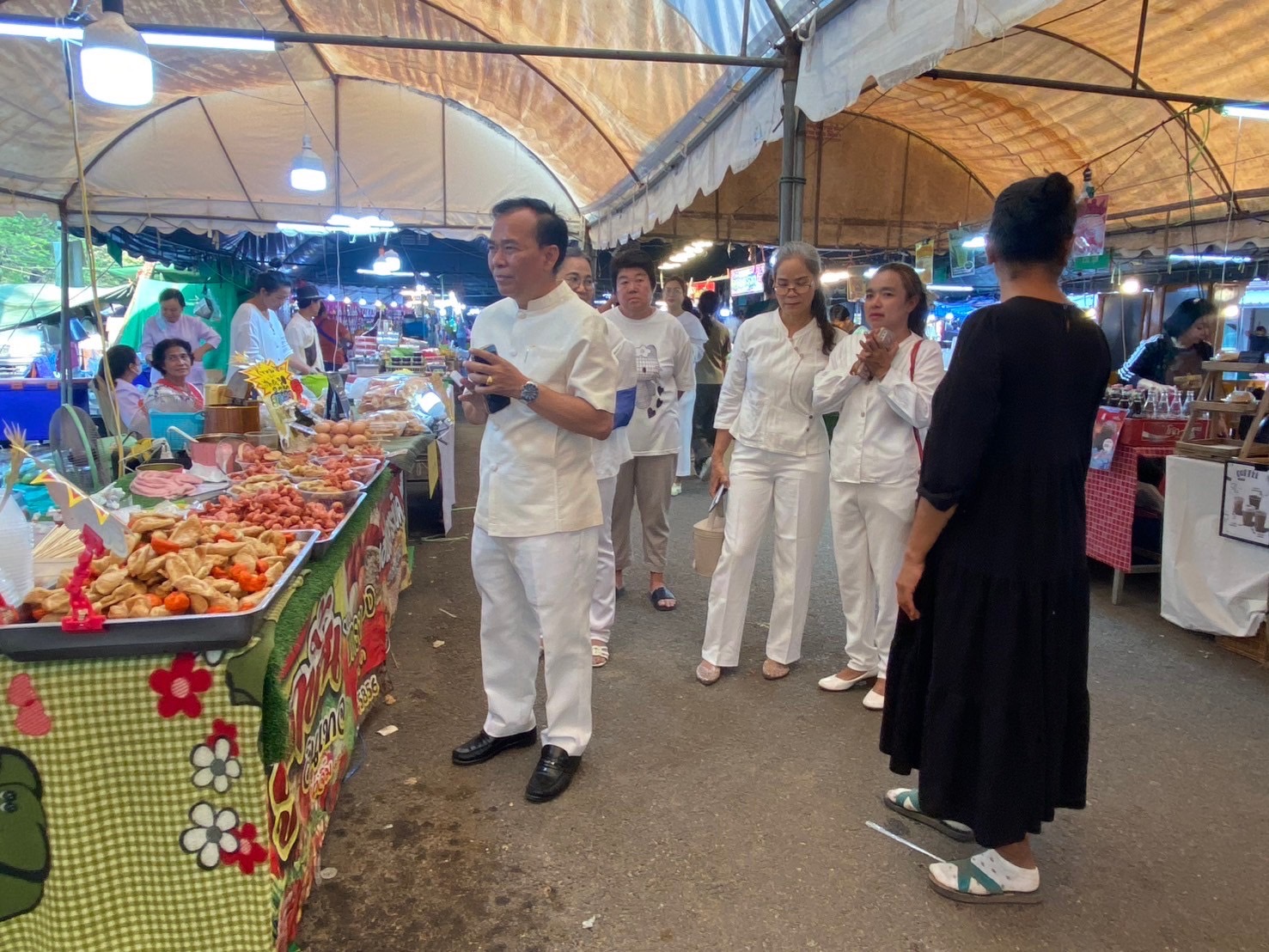 พจ.ปราจีนบุรี ร่วมพิธีเวียนเทียนสักการะรอยพระพุทธบาทคู่  ในวันมาฆบูชา วันสำคัญทางพระพุทธศาสนา เทศกาลมาฆปูรมีศรีปราจีน ครั้งที่ 39