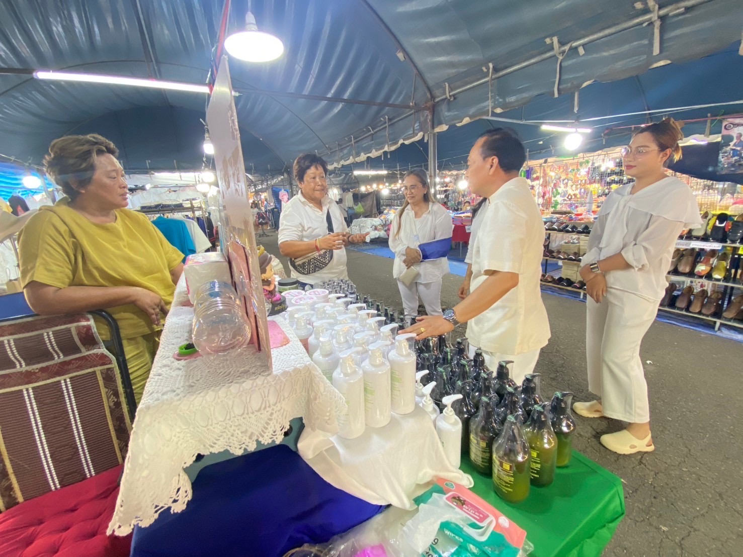 พจ.ปราจีนบุรี ร่วมพิธีเวียนเทียนสักการะรอยพระพุทธบาทคู่  ในวันมาฆบูชา วันสำคัญทางพระพุทธศาสนา เทศกาลมาฆปูรมีศรีปราจีน ครั้งที่ 39