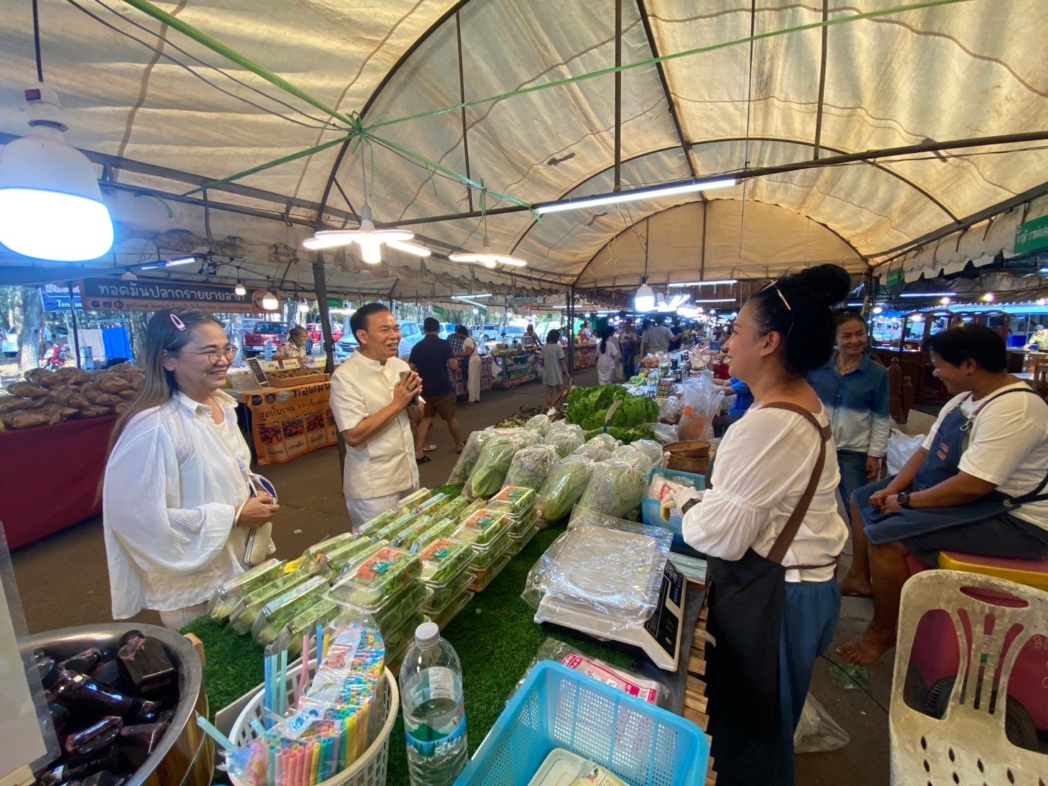 พจ.ปราจีนบุรี ร่วมพิธีเวียนเทียนสักการะรอยพระพุทธบาทคู่  ในวันมาฆบูชา วันสำคัญทางพระพุทธศาสนา เทศกาลมาฆปูรมีศรีปราจีน ครั้งที่ 39