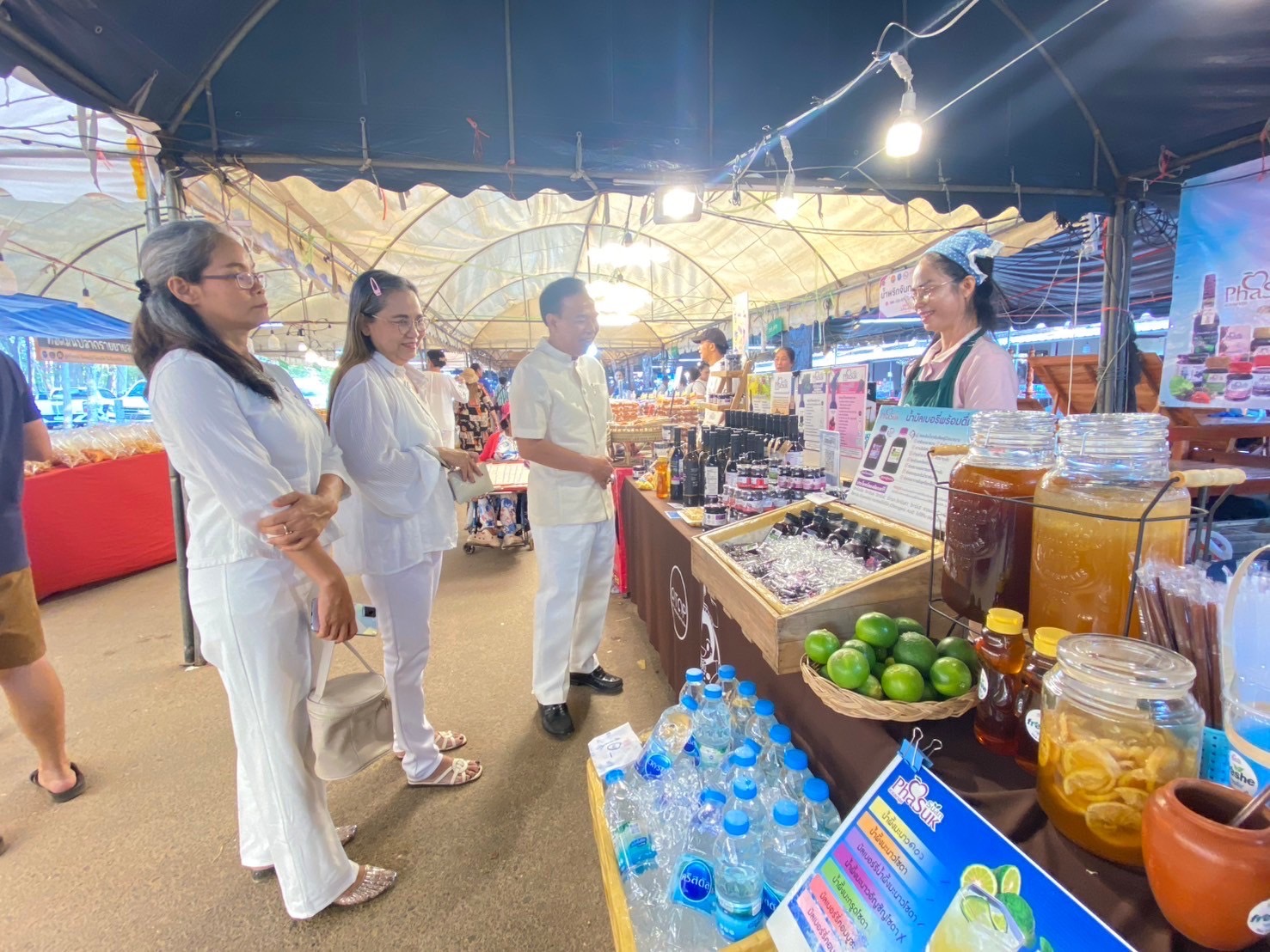 พจ.ปราจีนบุรี ร่วมพิธีเวียนเทียนสักการะรอยพระพุทธบาทคู่  ในวันมาฆบูชา วันสำคัญทางพระพุทธศาสนา เทศกาลมาฆปูรมีศรีปราจีน ครั้งที่ 39