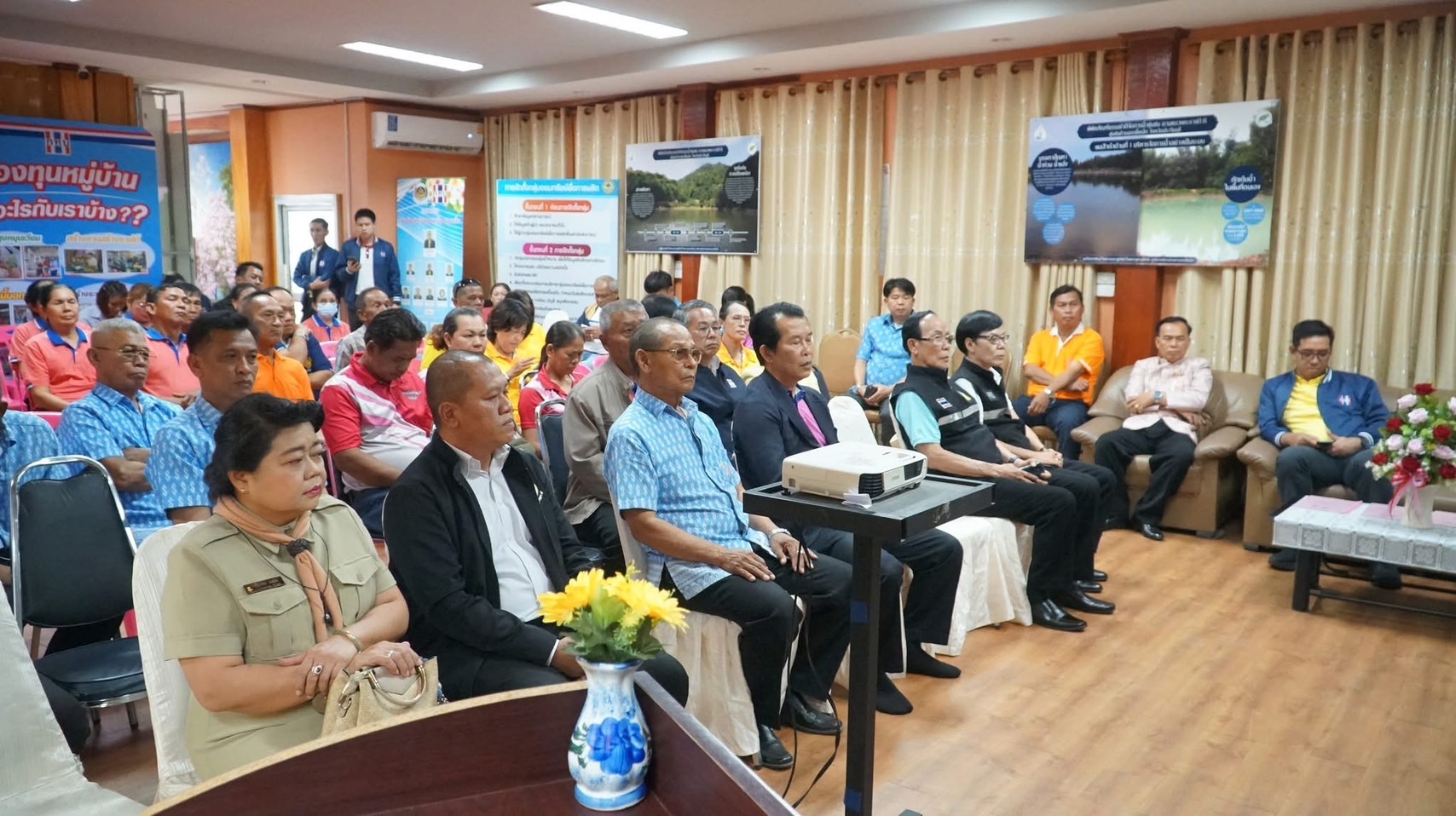 พจ.ปราจีนบุรี ร่วมต้อนรับท่านที่ปรึกษา รมว. ประจำสำนักนายกรัฐมนตรี ณ กองทุนหมู่บ้านขอนขว้าง จ.ปราจีนบุรี เน้นย้ำนโยบาย “ทำดี มีเติม”